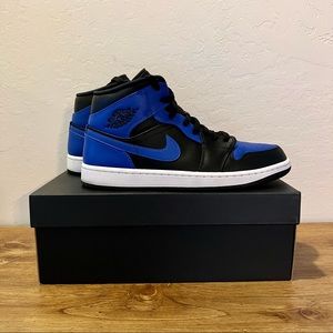 Jordan 1 Mid Hyper Royal Black size 10.5 Great Condition